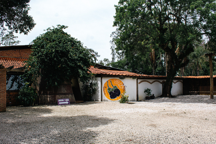Entrada da loja Porto Brazos em Itaiacoca